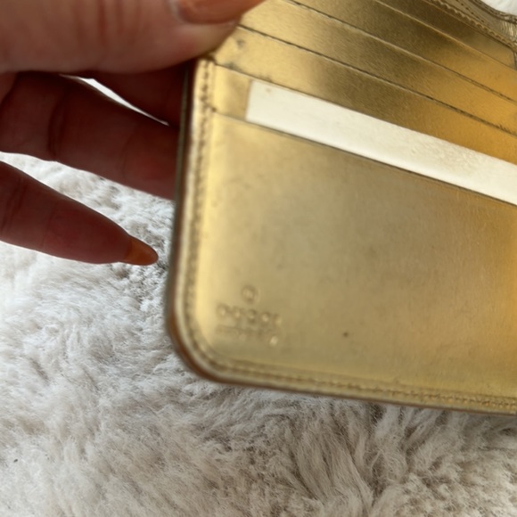 AUTHENTIC GUCCI LIGHT GREEN WALLET - Picture 4 of 8